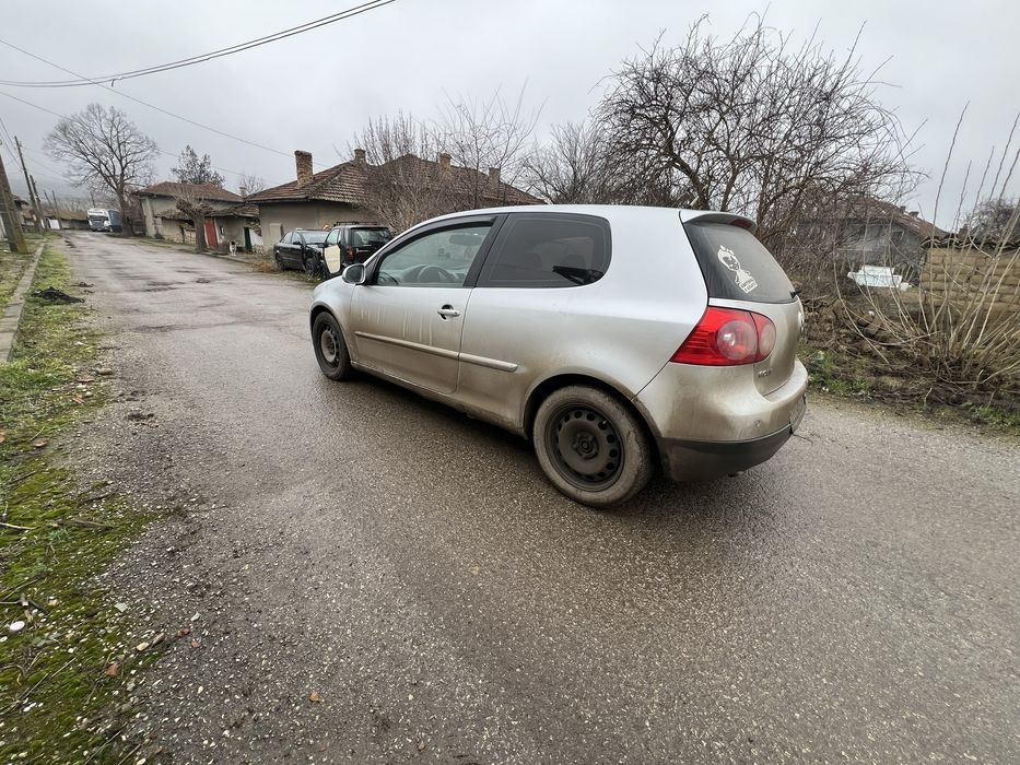 Голф  5 2.0 тди 140 hp 4x4 само на части