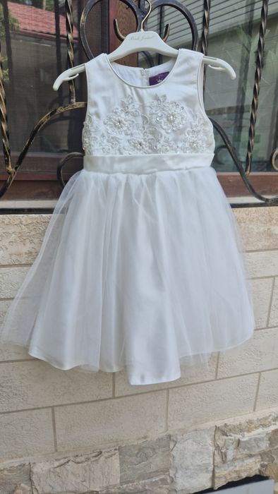 Нарядные платья на девочку 3-4 года, больше фото в карусели