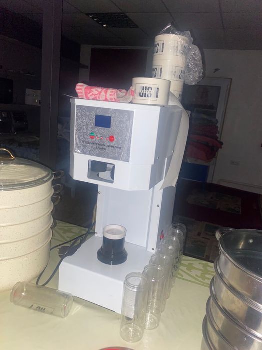 Аппарат для закрывания банок, закаточная машина