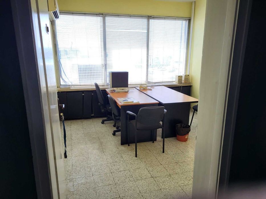 Дава се под наем Офис в Бургас, Център - 15 кв.м за 119.34 € - Снимка #1