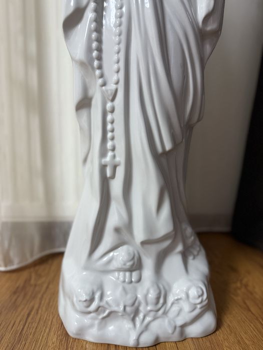 Statueta din portelan noua