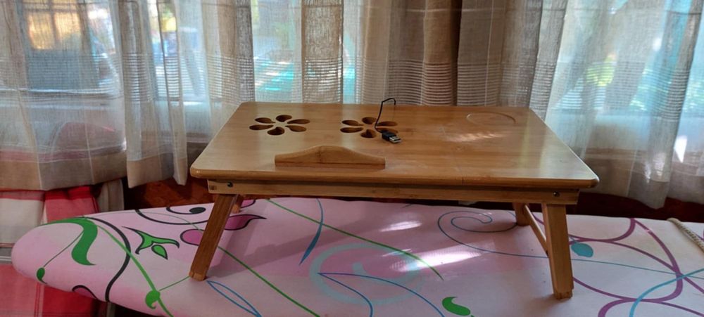 Продавам лаптопна маса