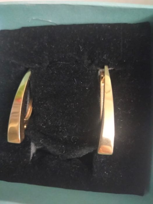 Срочно продам золотые серьги