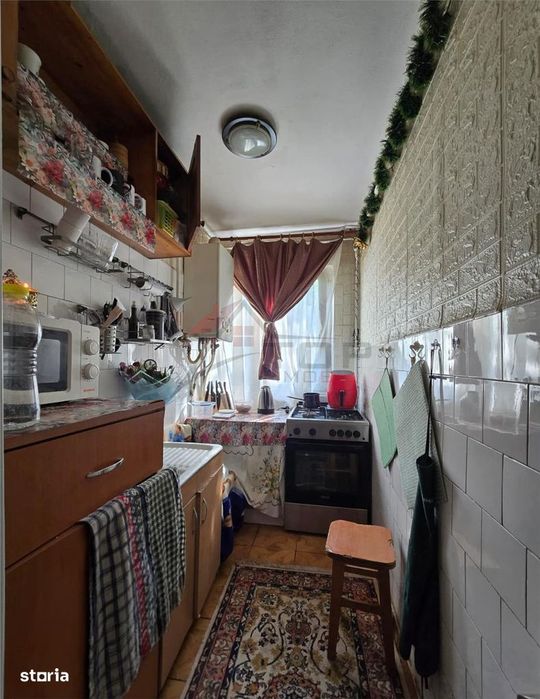 Etaj 2 - Alexandru Familial , ap 3 camere model cu geam la baie