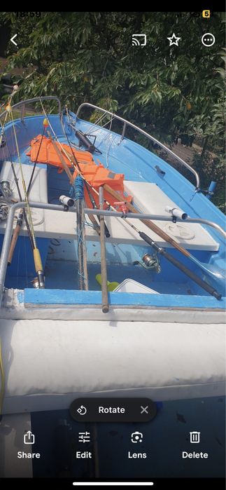 Лодка  с двигател