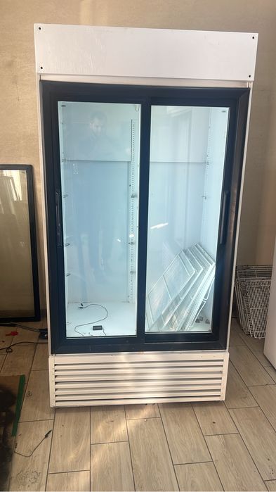 Витринные холодильники б/у