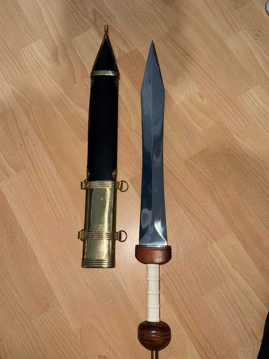 Gladius – The Pompeii Windglass незаточен римски меч Нов