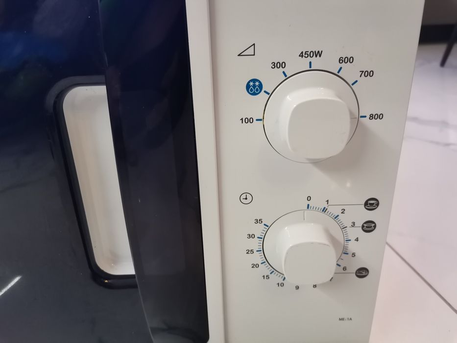 Продавам микровълнова Samsung