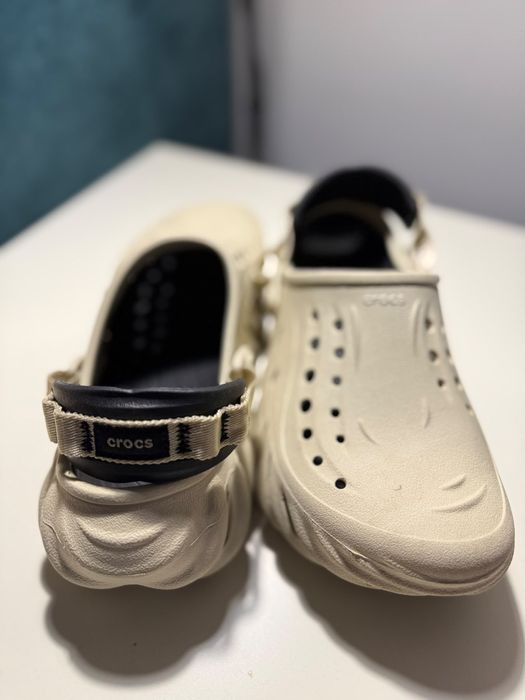 Saboti Crocs Echo Clog Bej Bone/Black – aproape noi
