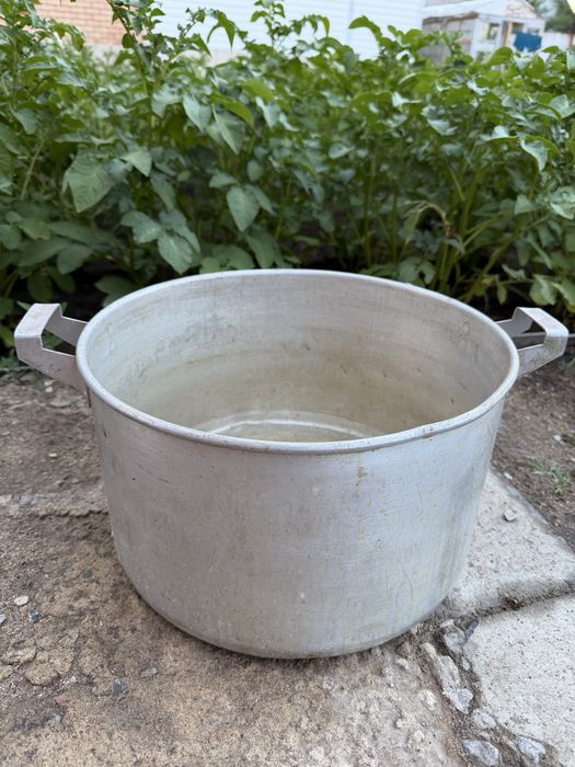 Продам кастрюлю эмалир