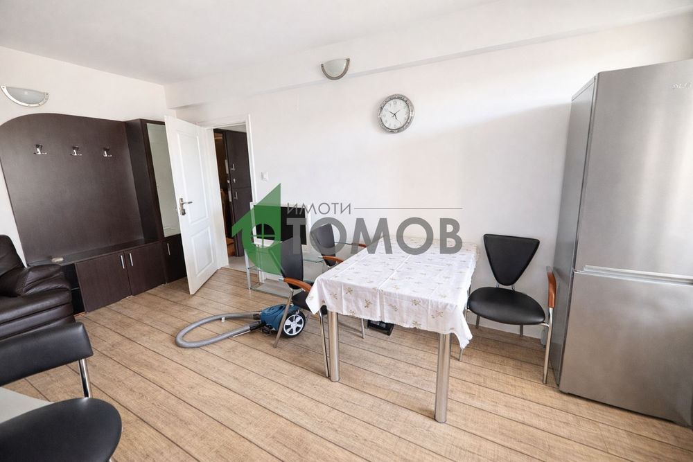 Напълно обзаведен двустаен апартамент под наем в Център