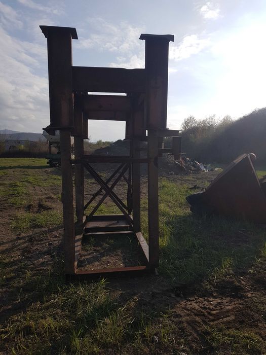 Concasor piatra cu ciocane.