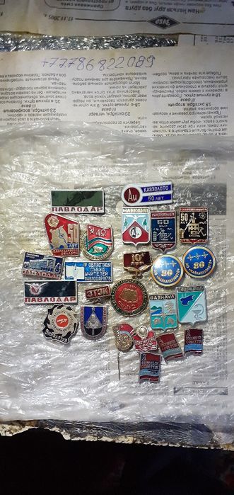 Продам значки в хошем состаянии