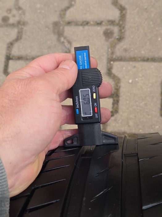 245 40 18 Continental