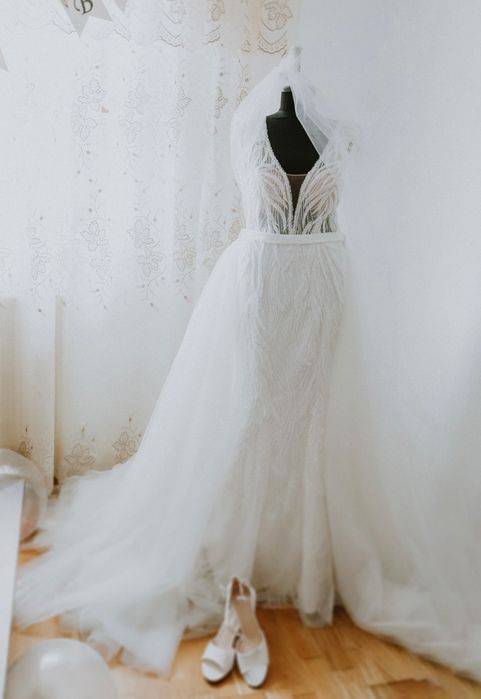 Rochie de mireasă cu trena amplă
