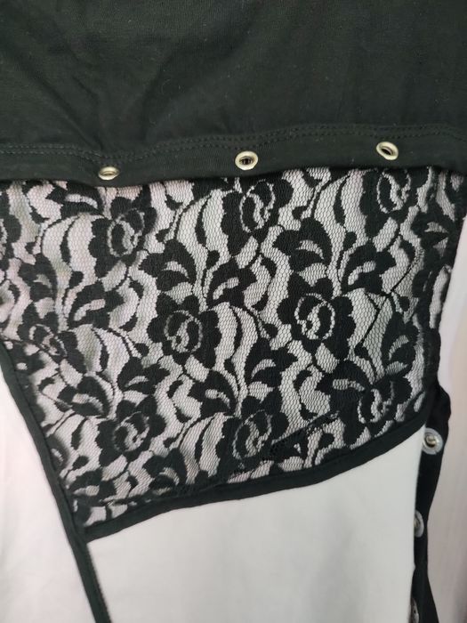 Страхотна тънка блузка с гол гръб -нова - 15 лв