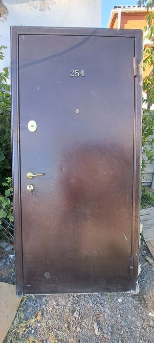 Продам Двери б/у