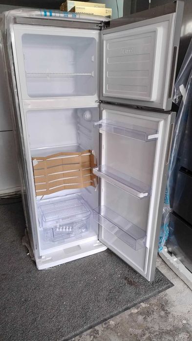 Чисто нов Комбиниран Хладилник с фризер-Горна камера Whirlpool 175 см 307 литра