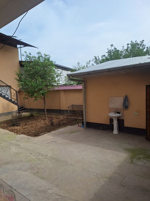 Olmazor Tumanida uy sotiladi 6 ta xonali