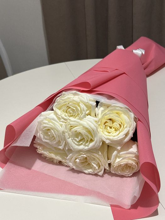 Букет цветы роза, тюльпан, корзина