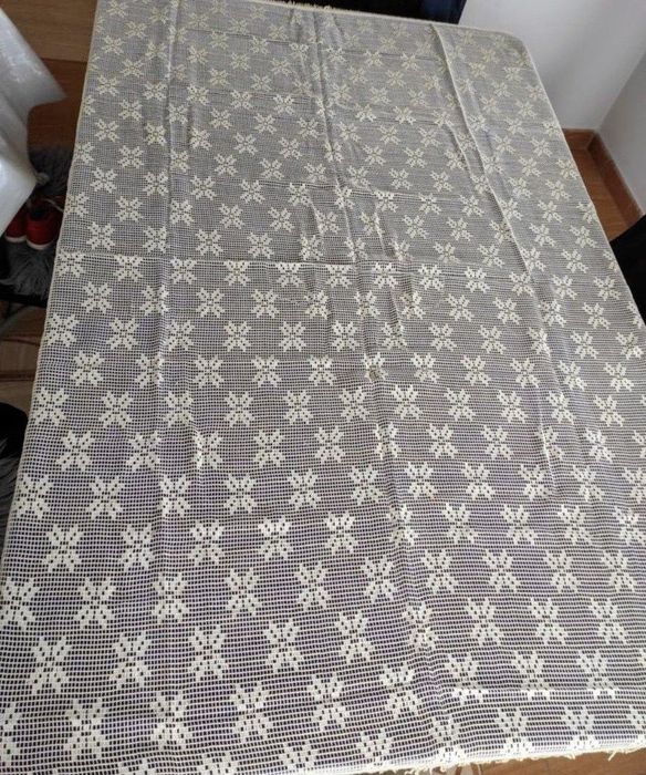 Fata de masa 145/120 cm