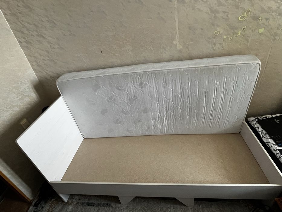 Спальная кровать