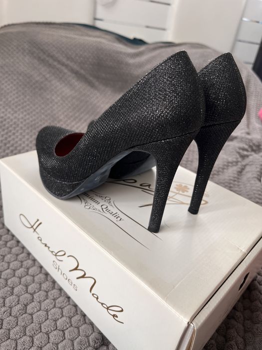 Официални дамски обувки на висок ток