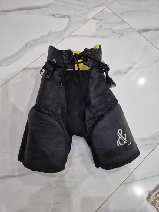 Продам хоккейную экипировку