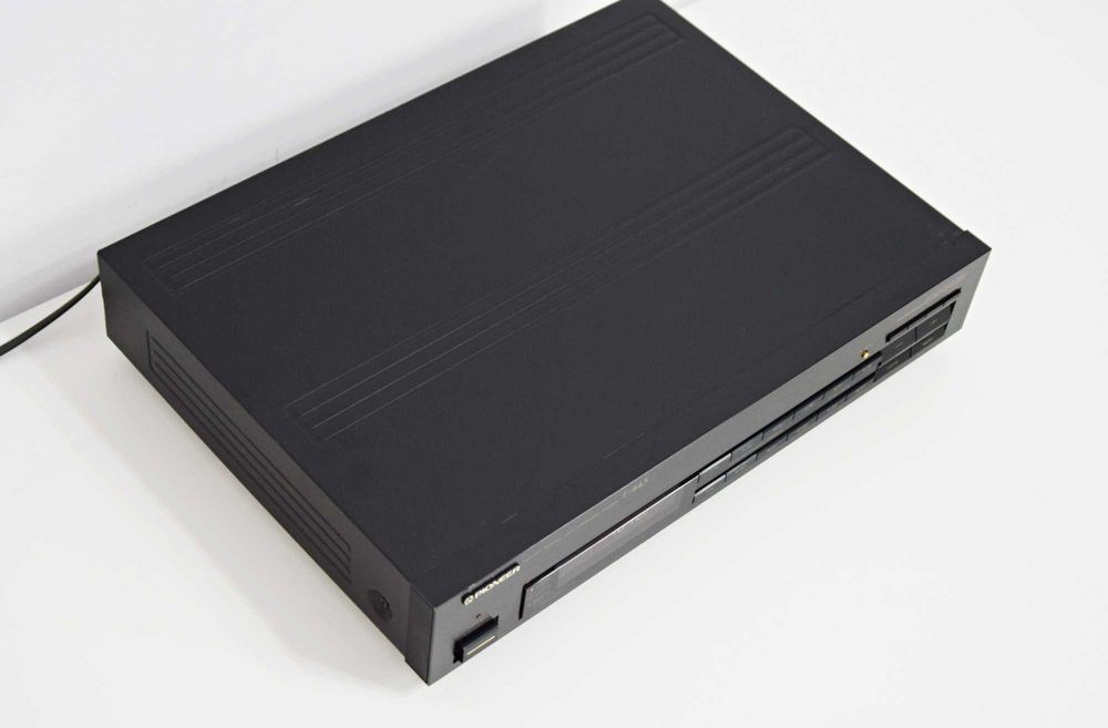 Tuner Pioneer F-443, radio