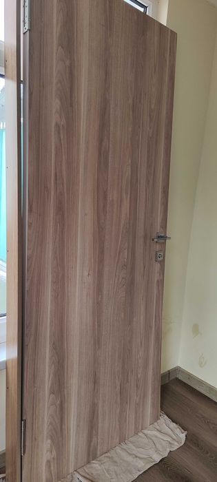 Межкомнатный дверь