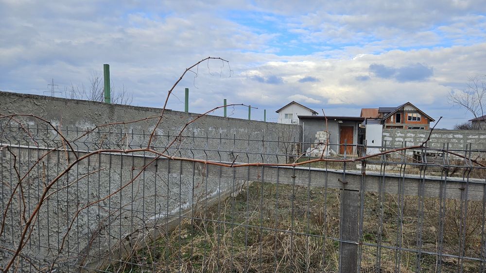 Vind teren intravilan suprafata utila 410 Mp utilități put,curent.