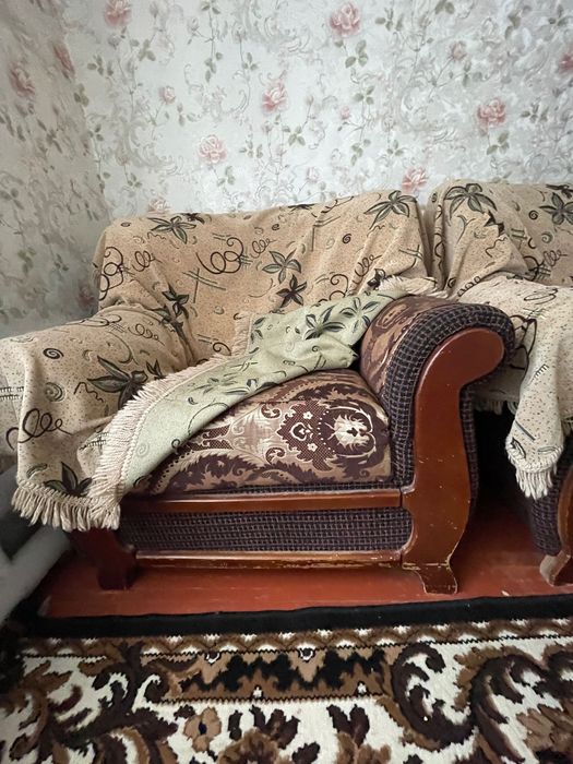 Диван кресло старое