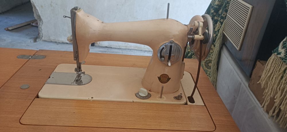 Крачна шевна машина ПМЗ