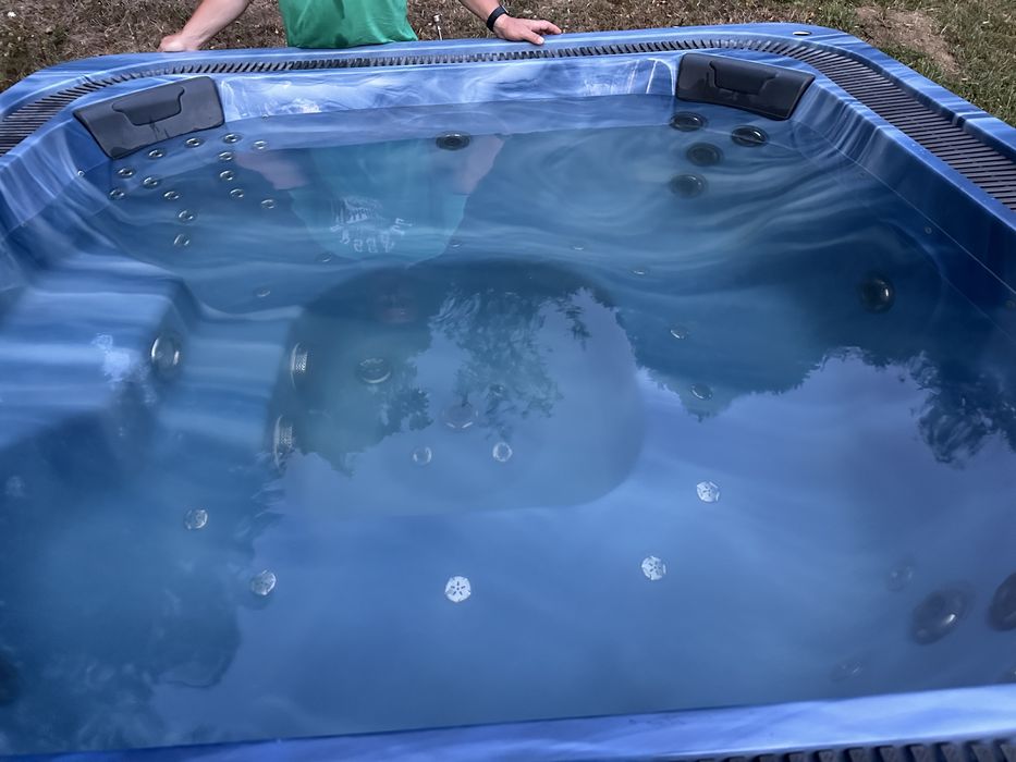 Jacuzzi electric 8 persoane - pret de ciubar 13000 lei