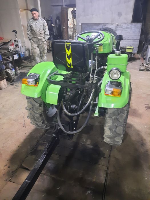 Mini trakror sotiladi