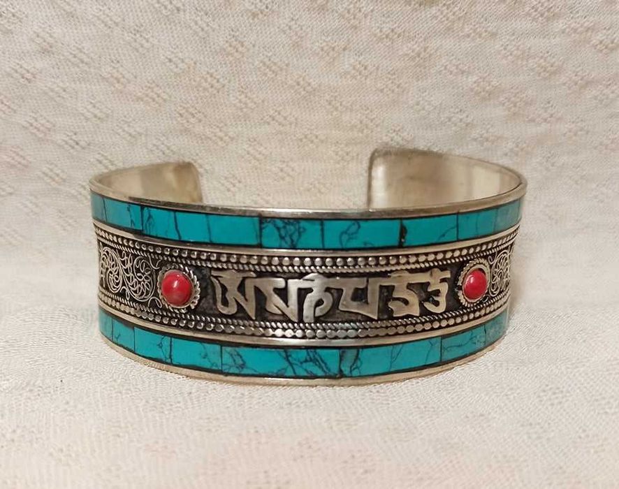 Тибетски Гривни с мантри