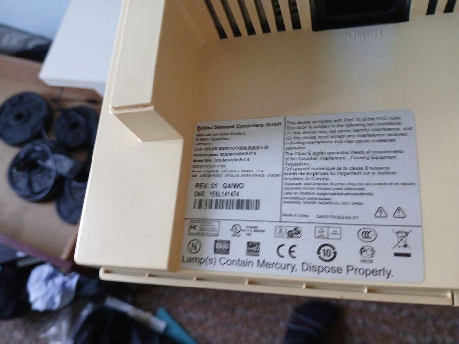 Стар компютърен монитор Fujitsu Siemens
