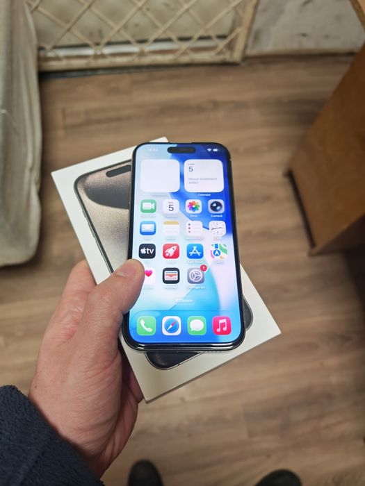 iPhone 15 Pro 256GB 99%Bat Fullbox Că Nou totul original liber retea