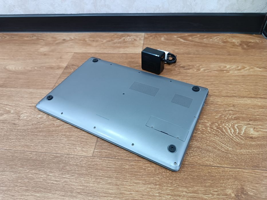 Ноутбук NEO Core i5 Windows 10 Pro.