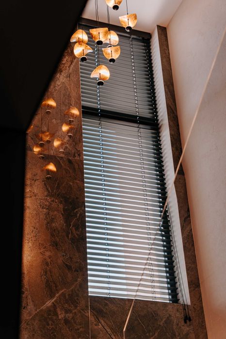 Jaluzele lemn si aluminiu premium pe comanda manuale sau electrice