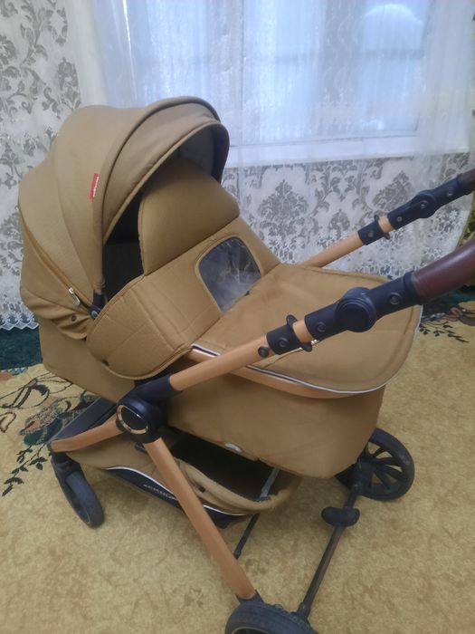 Коляска сотилади