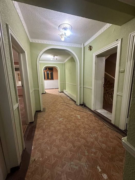 Алмазариски Район Квартира Арзон Нархга  Срочно Сотилади.