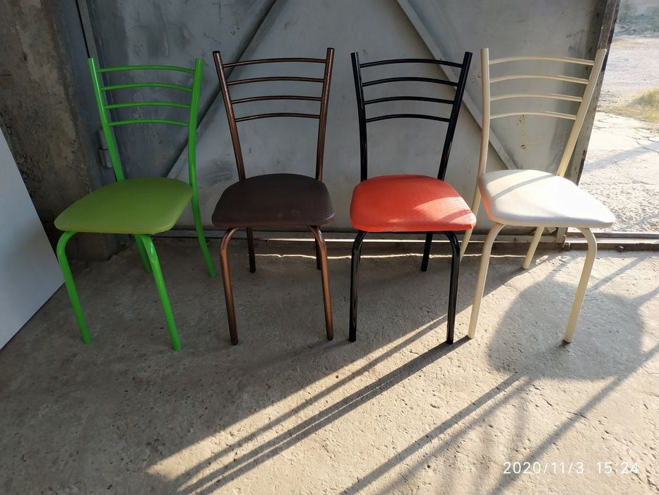 Кухонный стол для дома. кафешки. других заведений.