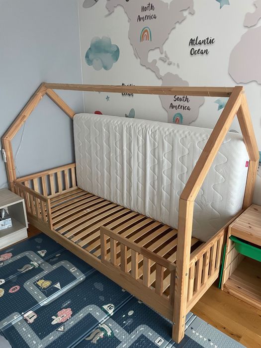 Pat Montessori tip casuta si saltea