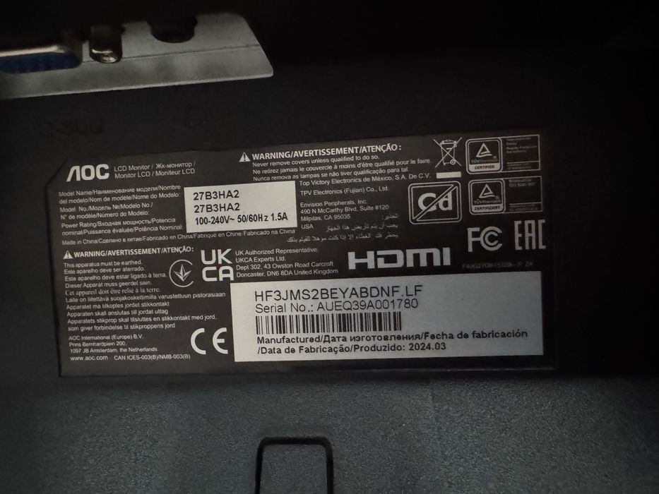 2 монитора Dell (24i инча) и AOC (27инча) + стойка Hama