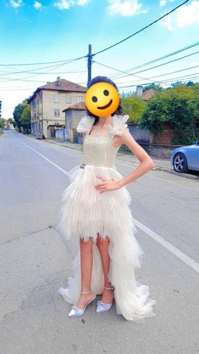 Официялна рокля може и дасе носи само къса