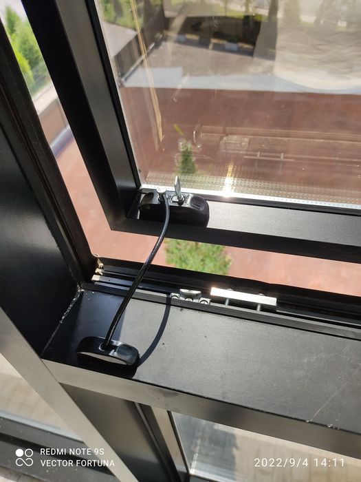 Ограничитель. Замки безопасности на окна.