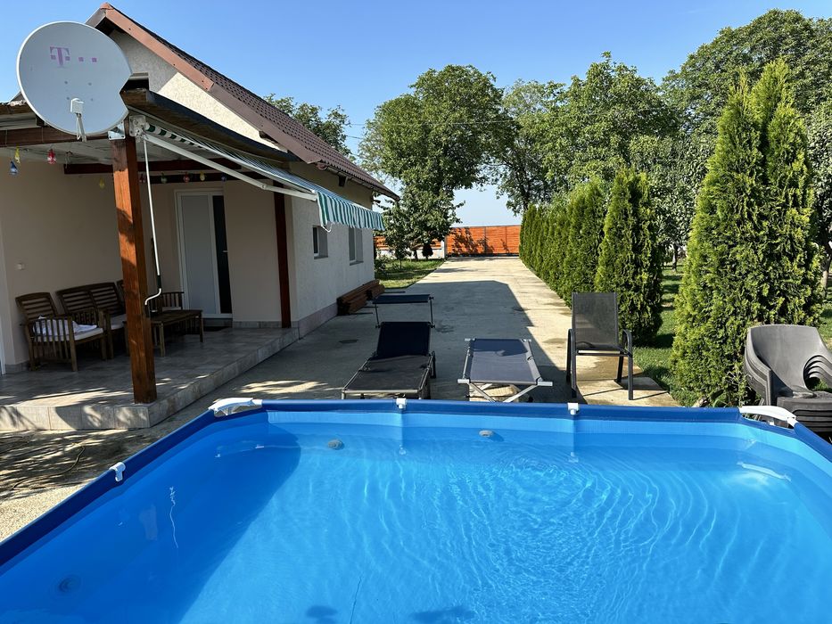 Cazare Regim Hotelier  casuta din livada