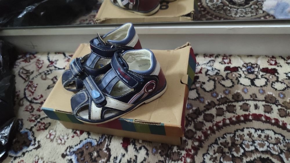 Продаются детские босоножки