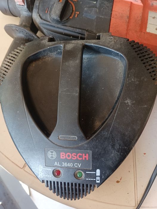 Bosch перфоратор, зарядно, куфар